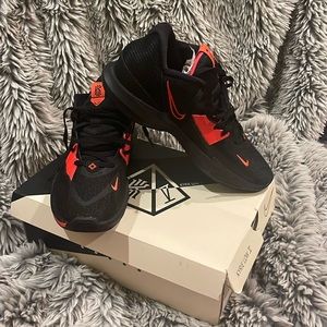 Nike Kyrie Low V sneakers size 12 men’s